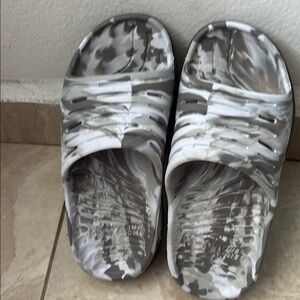 Women White & Gray Camouflage Slide Sandals